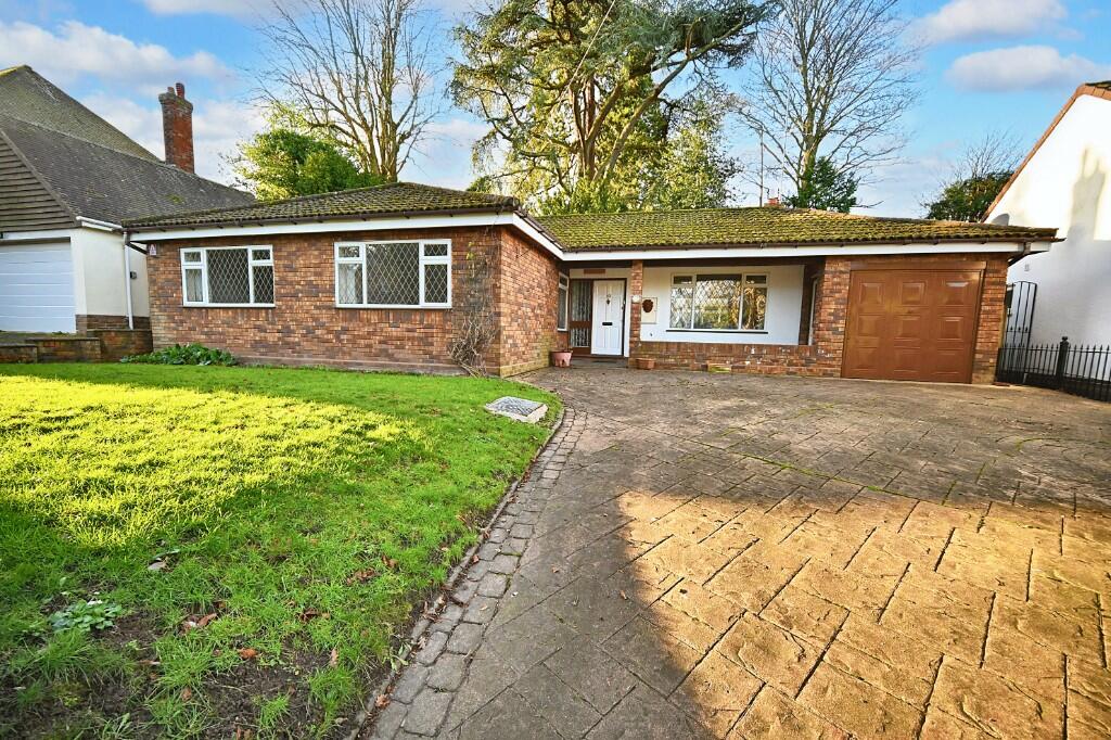 3 bedroom detached bungalow for sale in Richmond Road, Finchfield