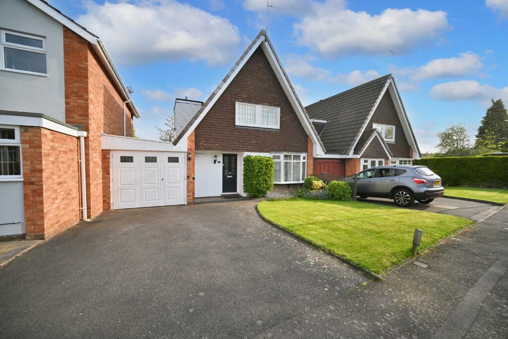 3 bedroom detached house for sale in The Spinney, Finchfield