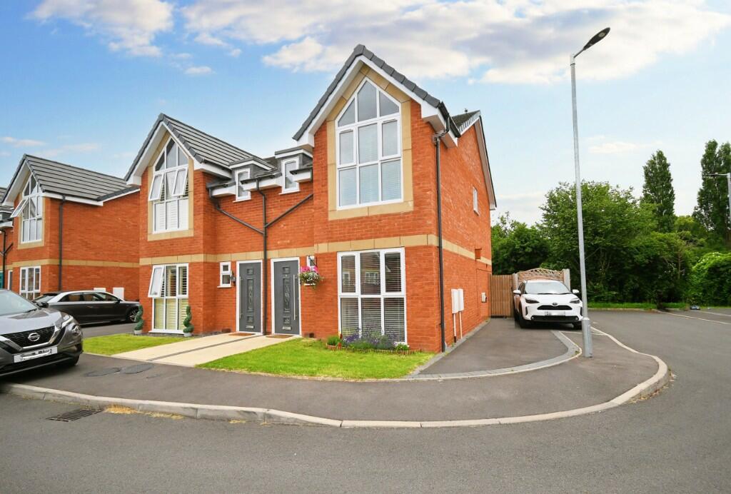 3 bedroom semidetached house for sale in Amina Gardens, Bradmore