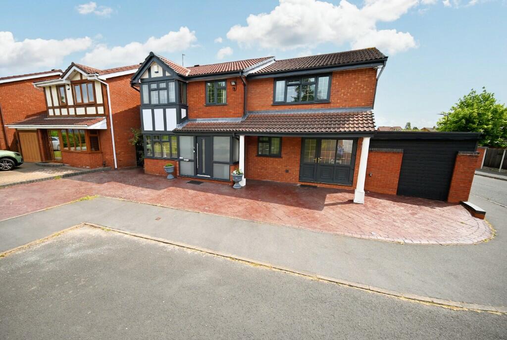 4 bedroom detached house for sale in Kingfisher Grove, Willenhall, WV12