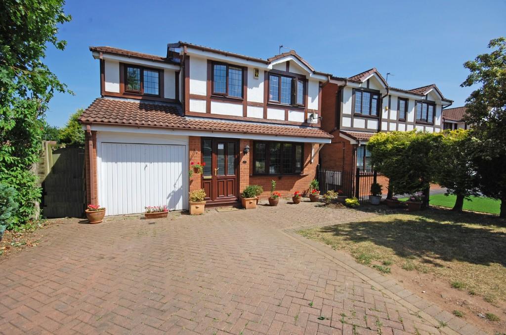 4 bedroom detached house for sale in Tutbury Avenue, Perton