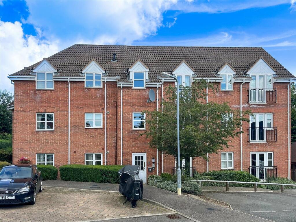 2 bedroom apartment for sale in Hanbury Close, Middlemore, Daventry, NN11