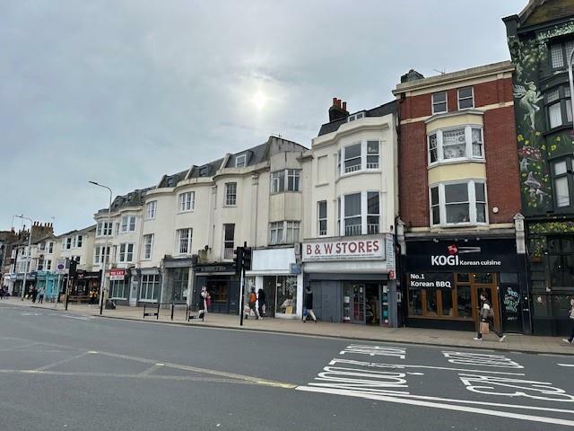 3 bedroom flat for rent in York Place, Brighton, BN1