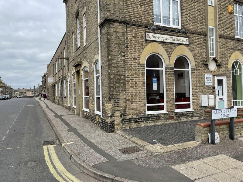 Commercial property to lease in Regent Road, Lowestoft, NR32