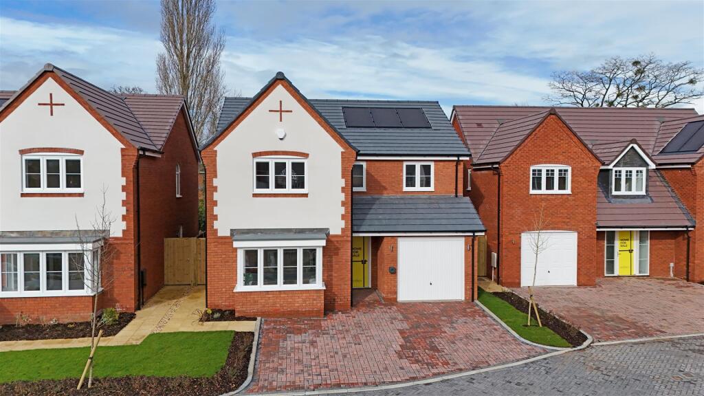 Main image of property: Maypole Place, Evesham