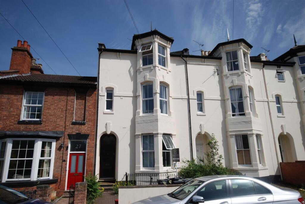 Main image of property: 4, 29 Tachbrook Road, Leamington Spa