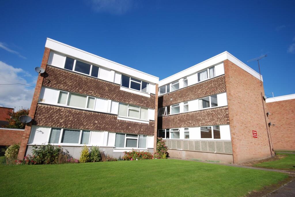 Main image of property: 20 Remburn Gardens, Warwick