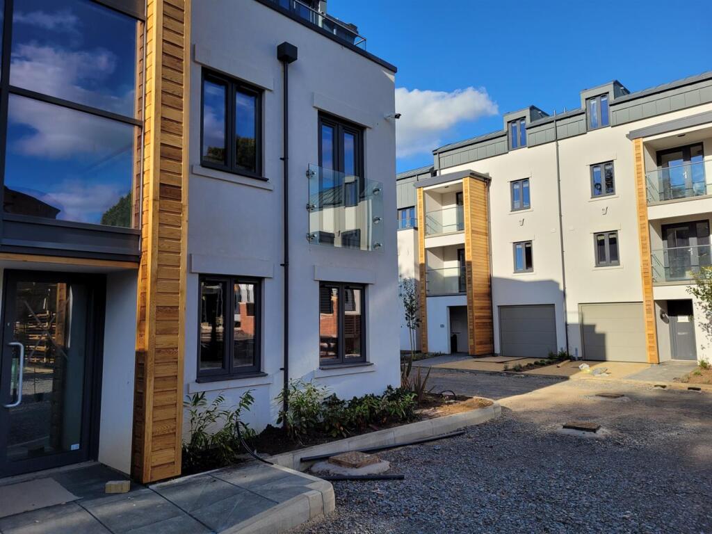 Main image of property: Manor Farm Court, Lime Avenue, Leamington Spa