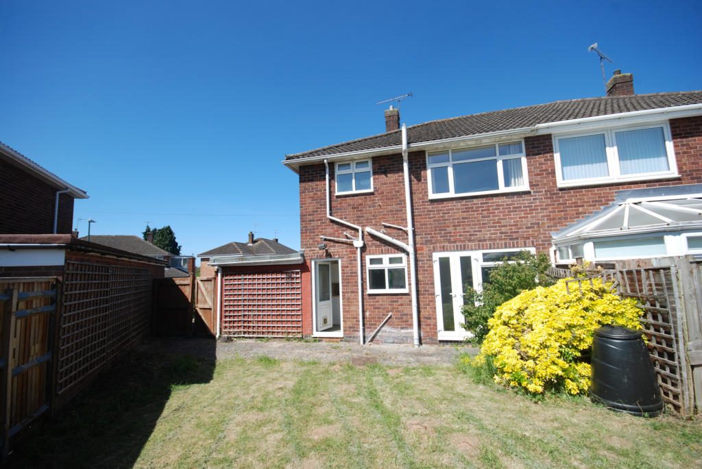 3 bedroom semidetached house for sale in Leighton Close, Leamington