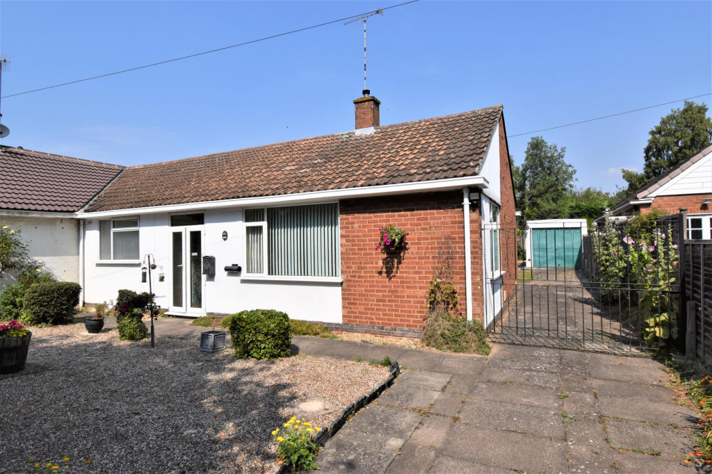 2 bedroom bungalow for sale in Offchurch Road, Cubbington, CV32 7NG, CV32