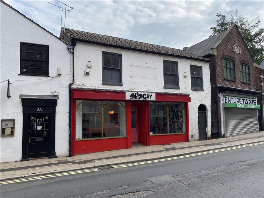 High street retail property to lease in Wood Street, Doncaster, South