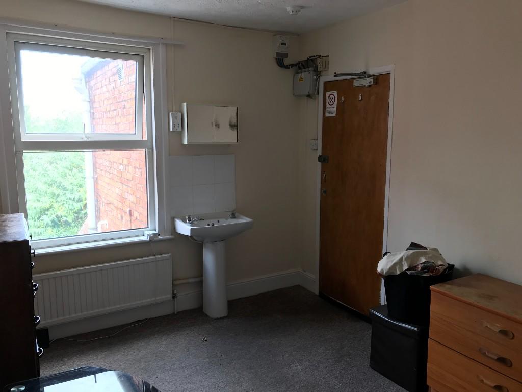 Property image for Room 4 - 112 Newtown, Trowbridge, Wiltshire, BA14 0BB
