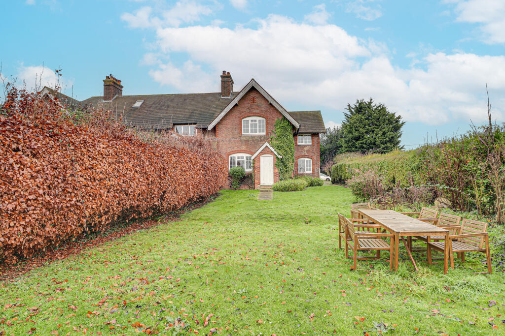 Main image of property: Fiddlers Hill, Luton Road, Harpenden, AL5