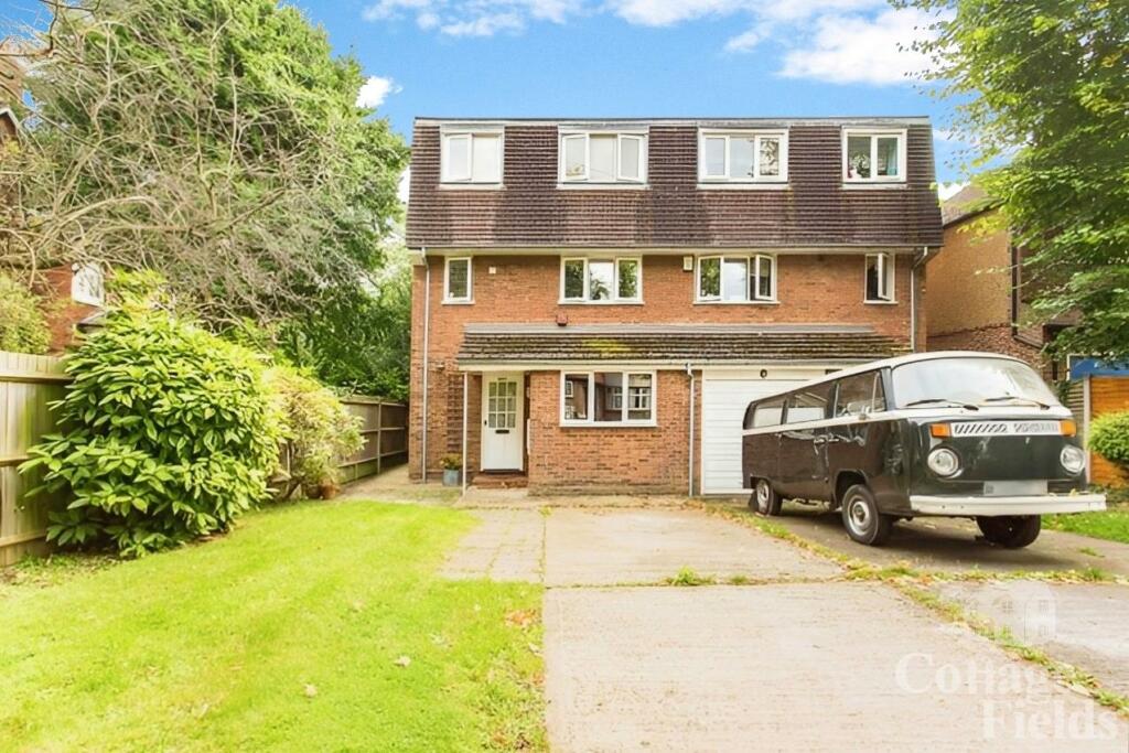 4 bedroom semidetached house for sale in Dryden Road, Enfield, EN1