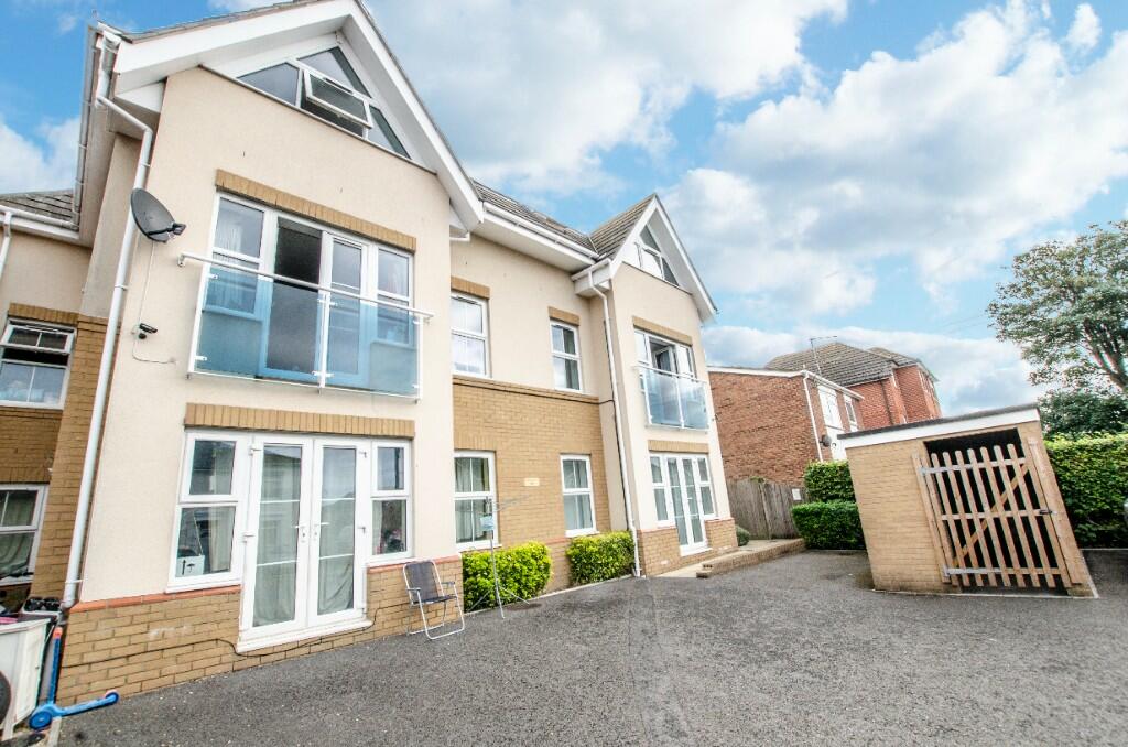 2 bedroom apartment for sale in Millbrook Road East, Southampton, Hampshire, SO15