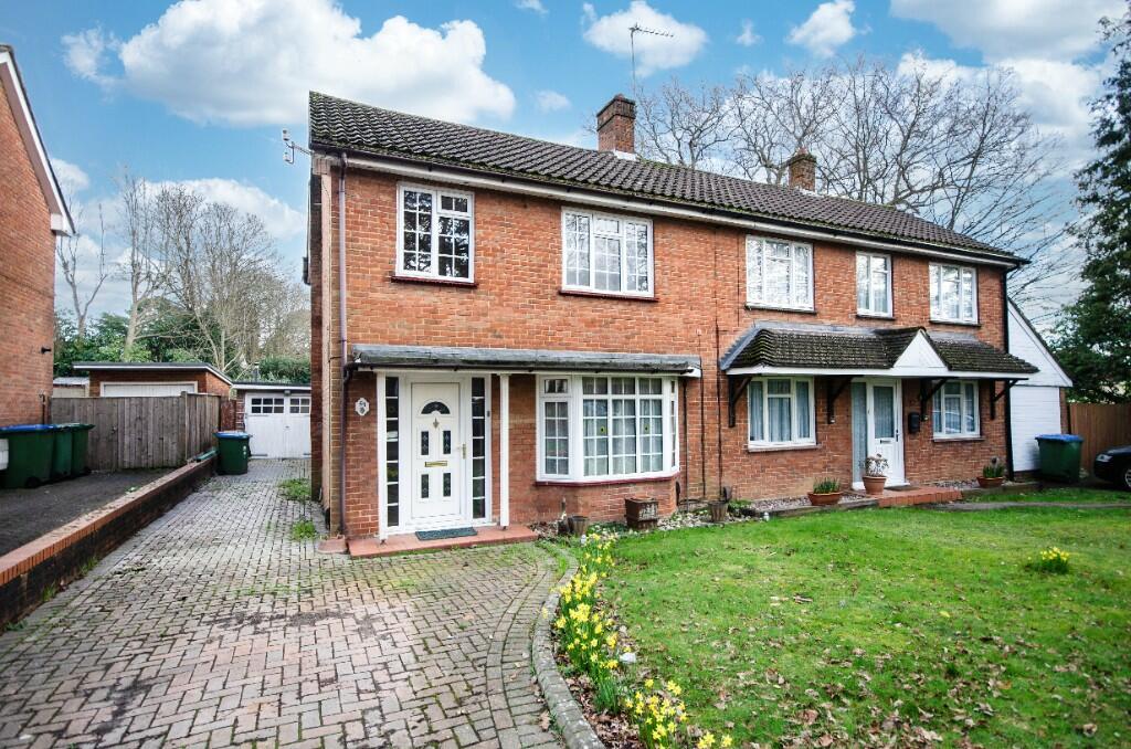 3 bedroom semi-detached house for sale in Woodland Close, Thornhill Park, Southampton, SO18