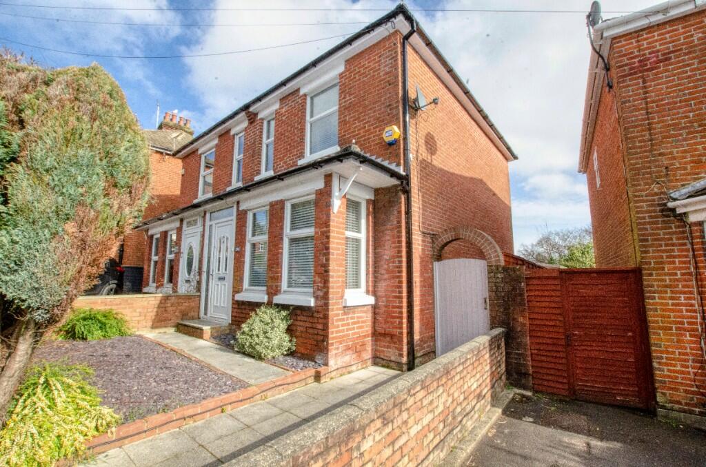 3 bedroom semi-detached house for sale in Spring Road, Southampton, Hampshire, SO19
