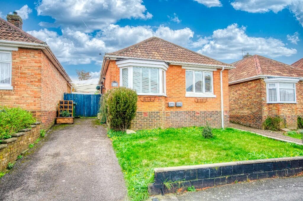 2 bedroom detached bungalow for sale in Cleveland Road, Midanbury, Southampton, SO18