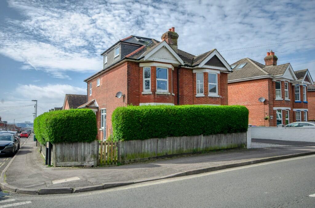 4 bedroom semi-detached house for sale in Weston Grove Road, Woolston, Southampton, SO19