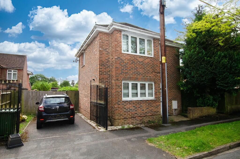3 bedroom detached house for sale in Douglas Crescent, Southampton
