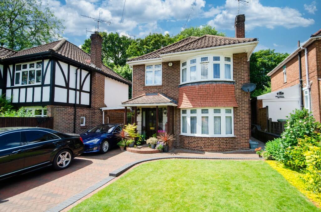 4 bedroom detached house for sale in Glenfield Avenue, Southampton