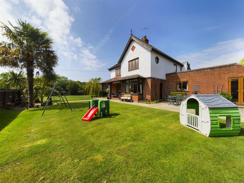 4 bedroom detached house for sale in Top Common, East Runton, Cromer, NR27