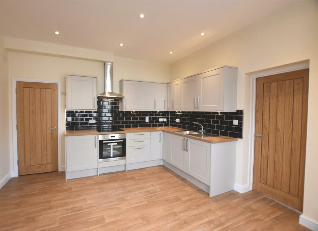 Ground Flat to rent on Cabbell Road, Cromer