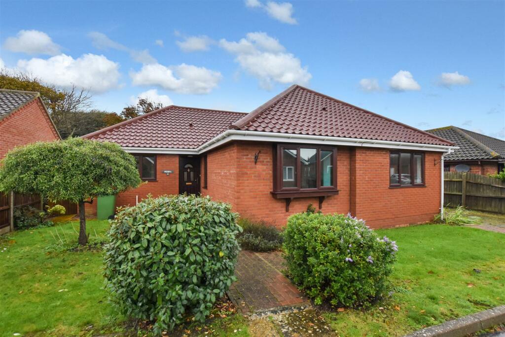 3 bedroom detached bungalow for sale in Danish House Gardens