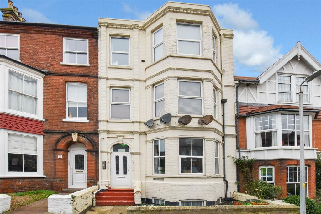 2 bedroom apartment for sale in Alfred Road, Cromer, NR27
