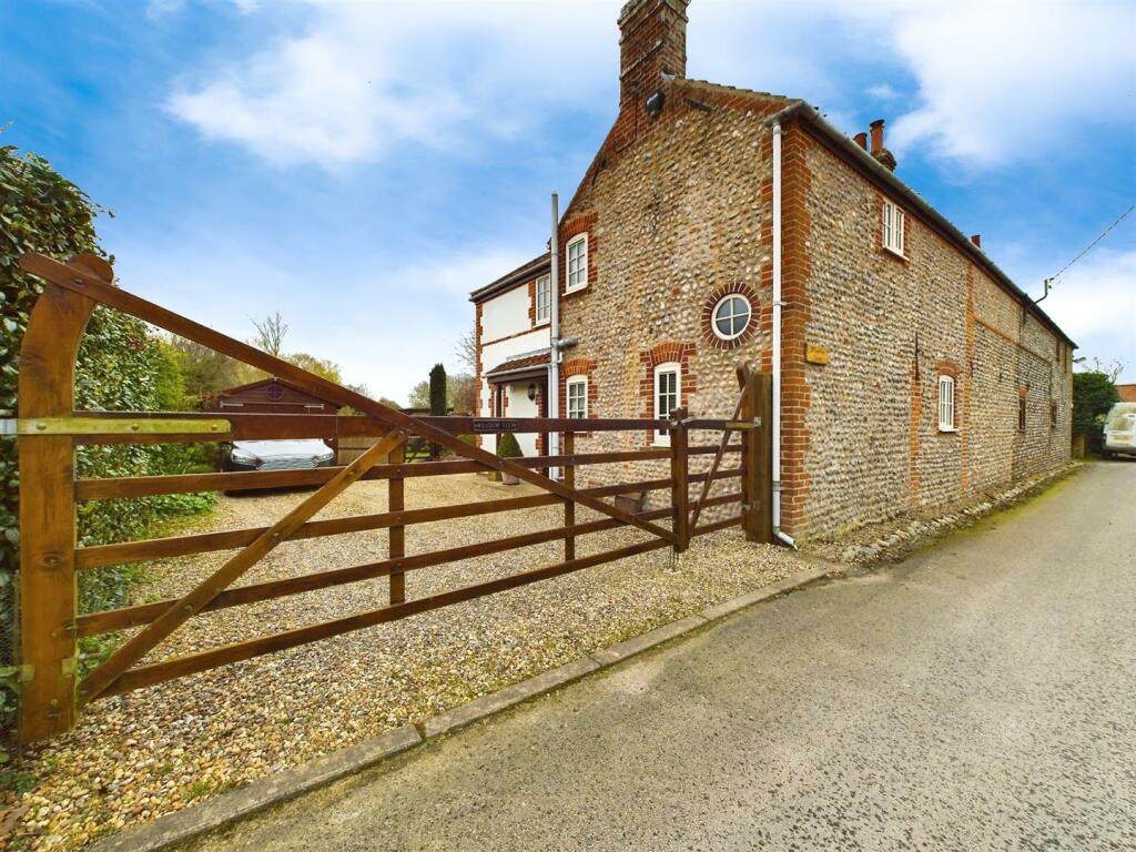 3 bedroom cottage for sale in The Green, Edingthorpe, North Walsham, NR28