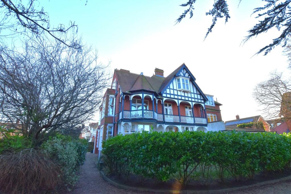 2 bedroom apartment for sale in Cliff Avenue, Cromer, NR27