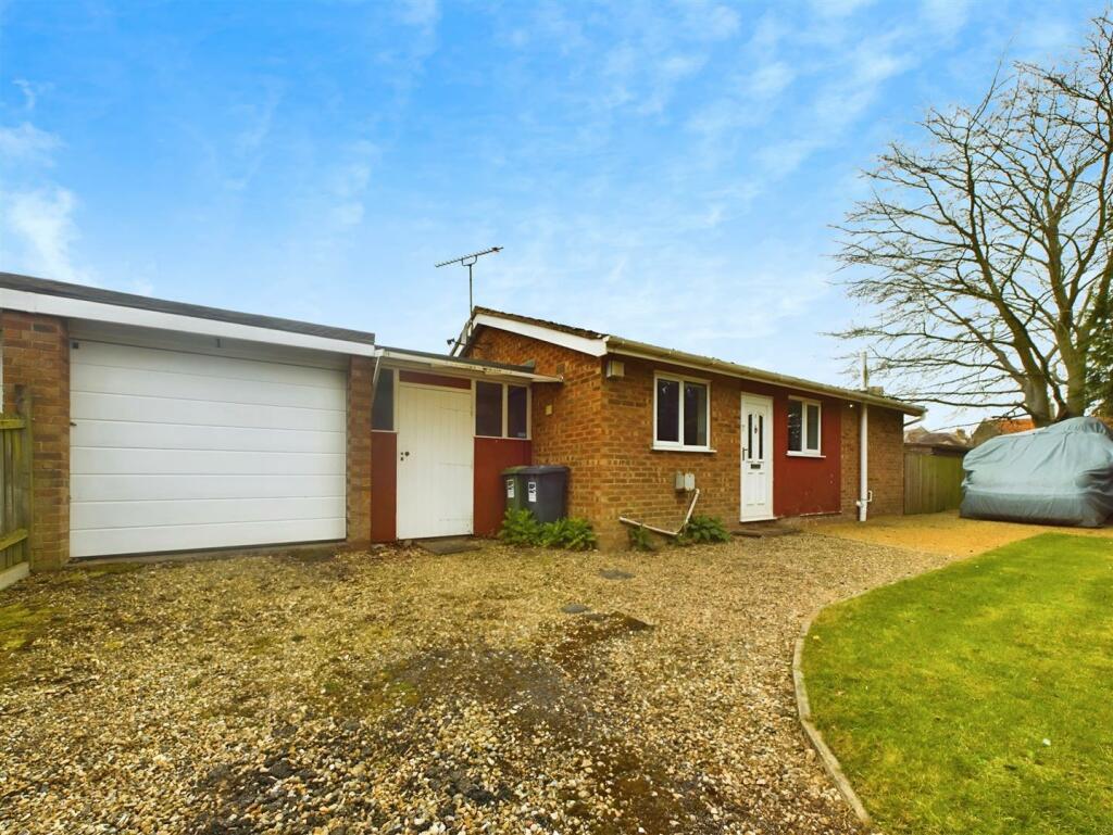 1 bedroom detached bungalow for sale in Knapton Road, Trunch, North