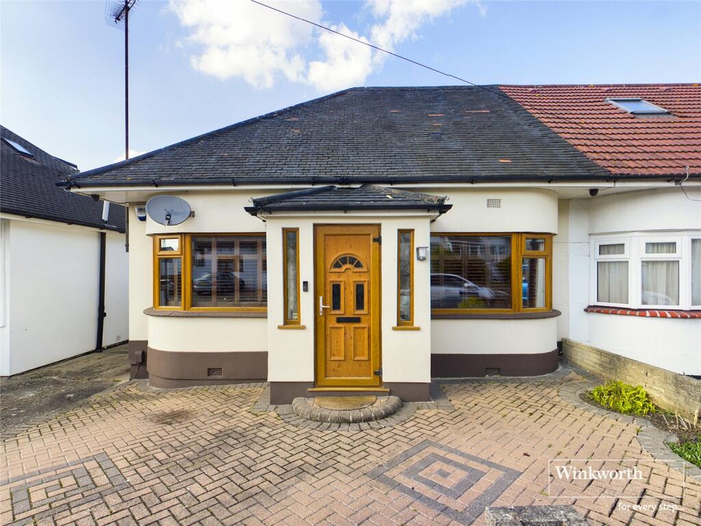 3 bedroom bungalow for sale in Kinloch Drive, Kingsbury, London, NW9