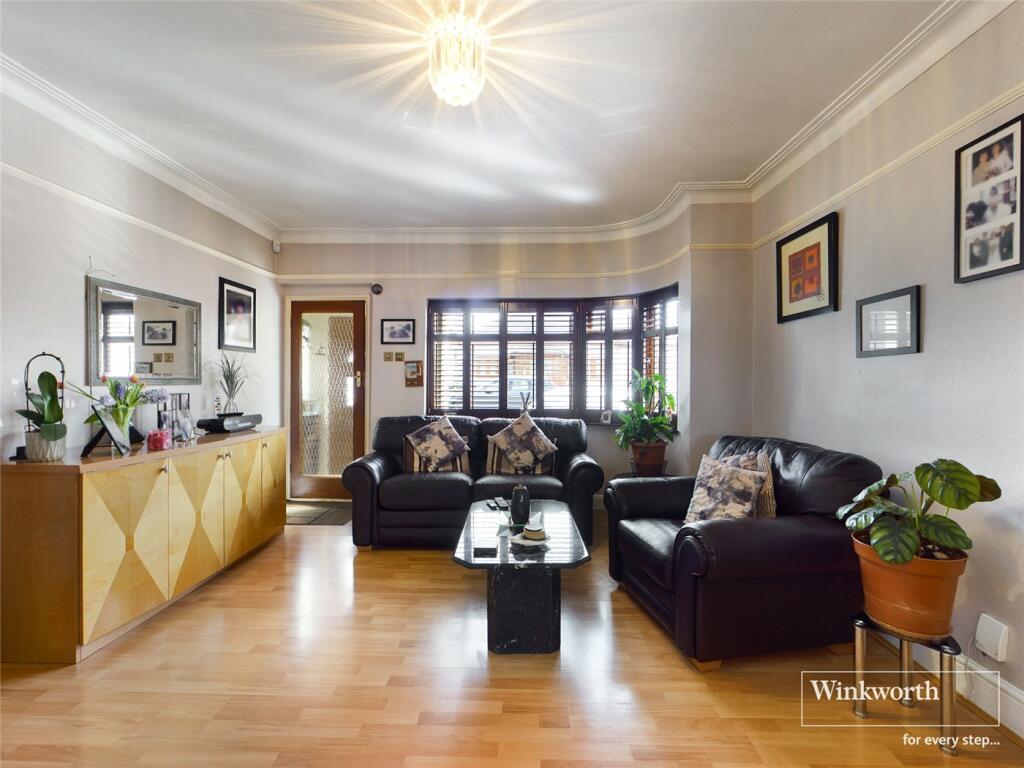 3 bedroom bungalow for sale in Kinloch Drive, Kingsbury, London, NW9