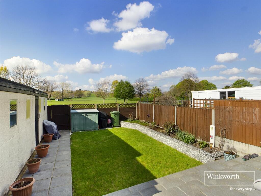 3 bedroom bungalow for sale in Kinloch Drive, London, NW9