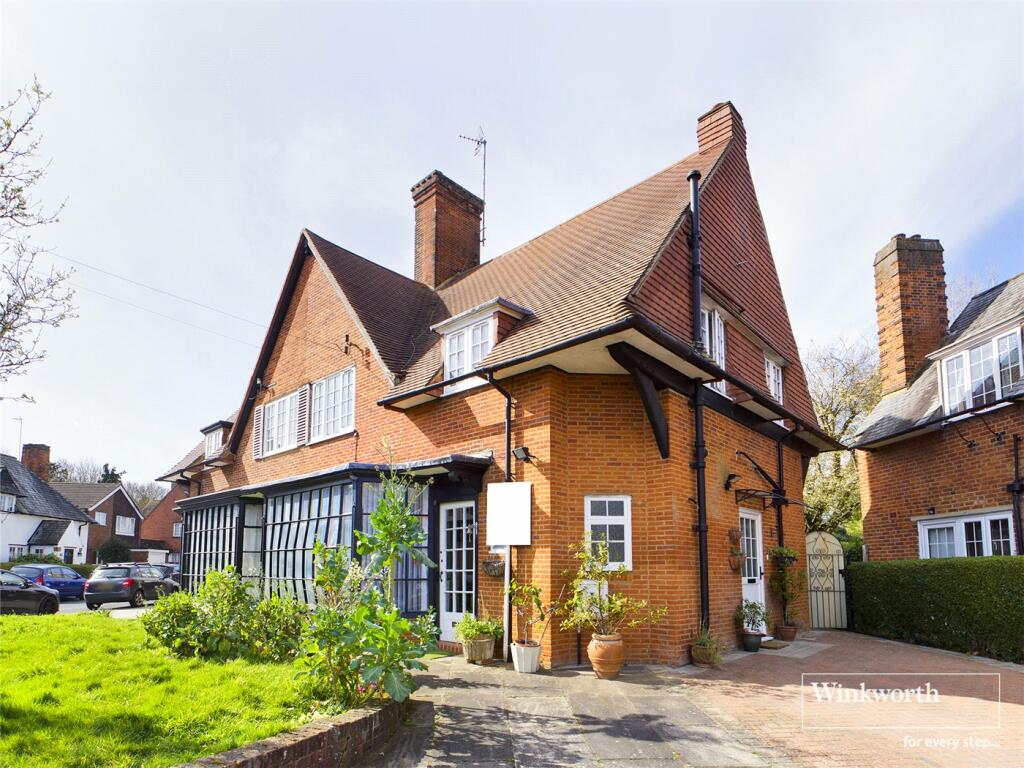 4 bedroom house for sale in Goldsmith Lane, Roe Green Village, Kingsbury, London, NW9