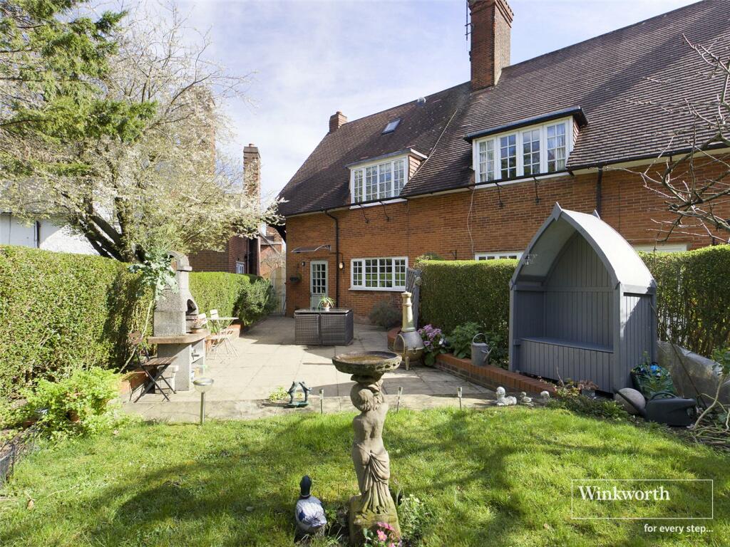 4 bedroom house for sale in Goldsmith Lane, Roe Green Village