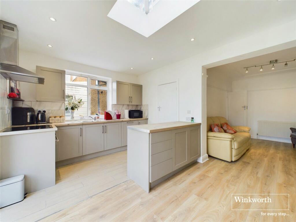 3 bedroom semidetached house for sale in Uppingham Avenue, Stanmore