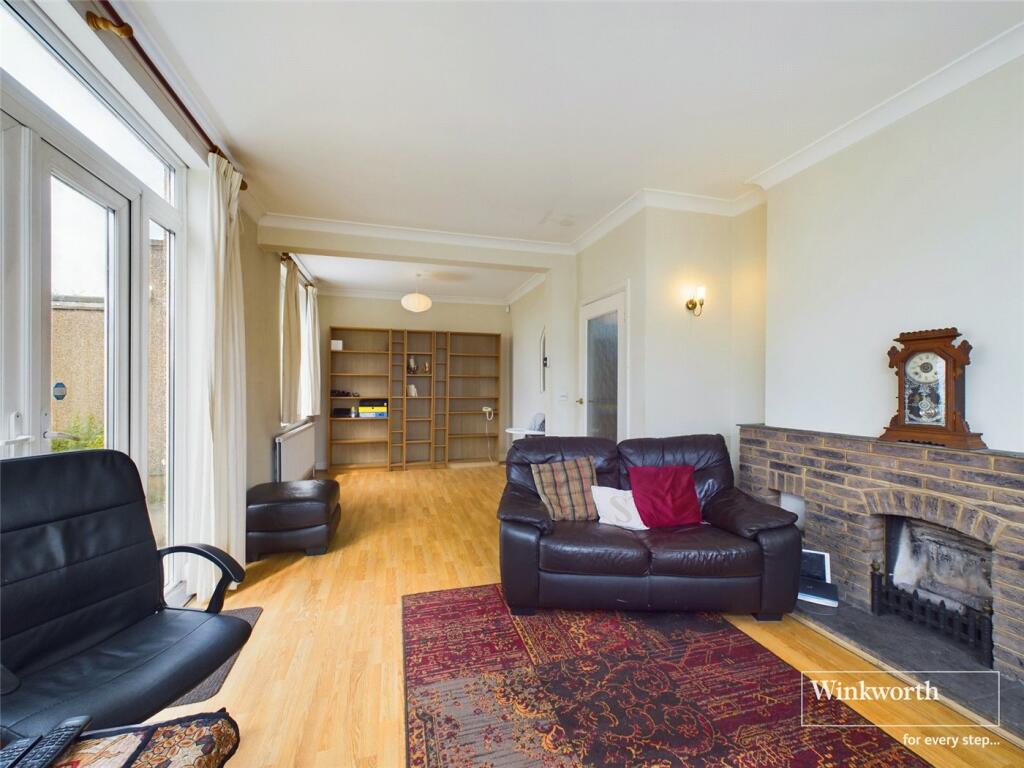 3 bedroom detached house for sale in Church Lane, Kingsbury, London, NW9