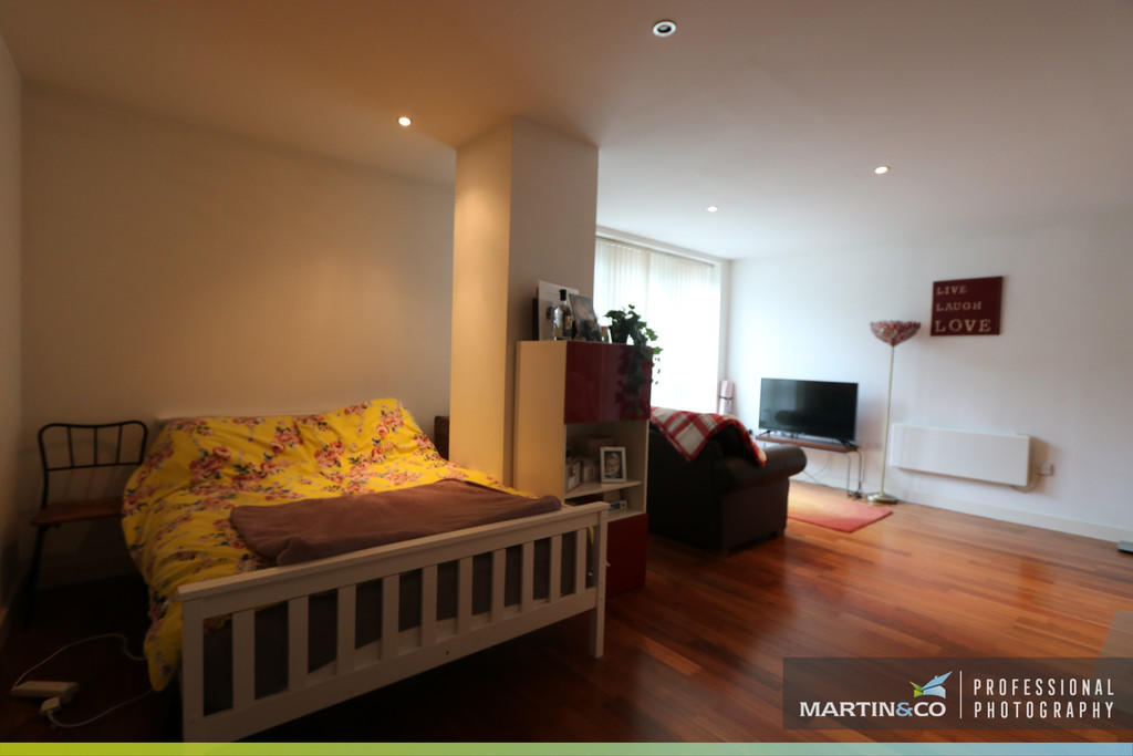 Studio flat for sale in Admiral House, Newport Road, CF24