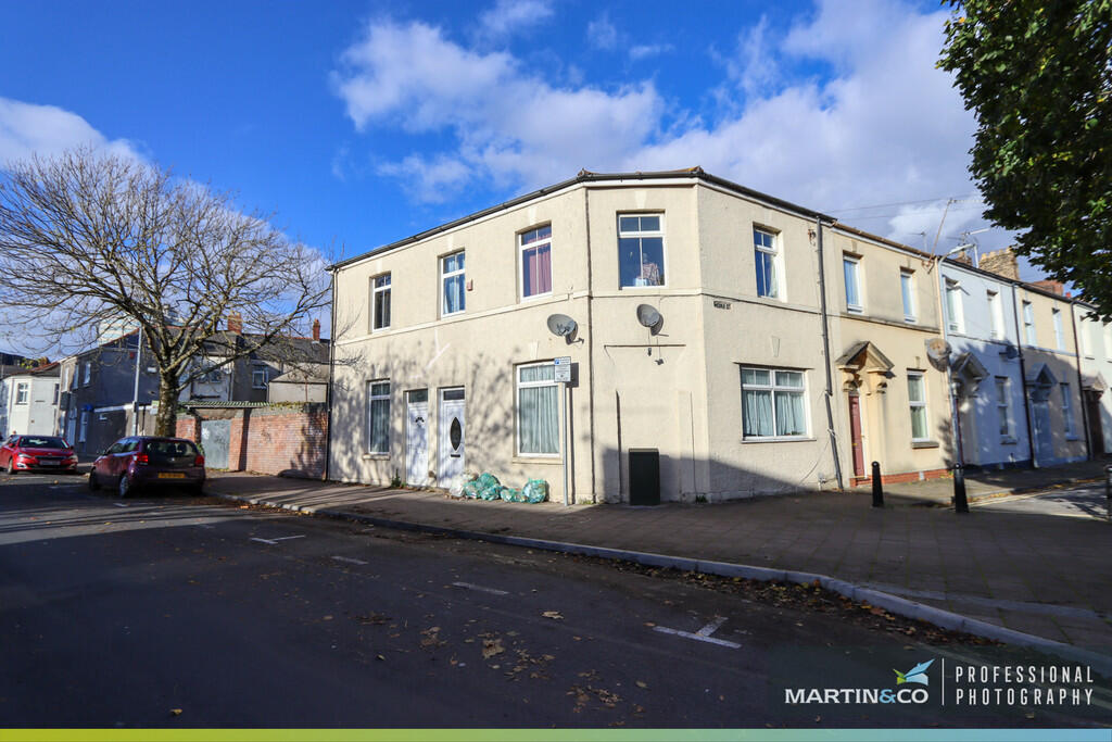 2 bedroom ground floor flat for sale in Moira Place, Adamsdown, CF24