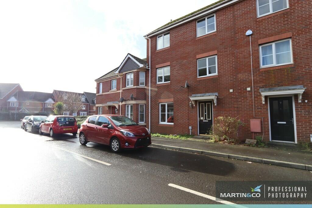 5 bedroom semidetached house for sale in Watkins Square, Llanishen, CF14