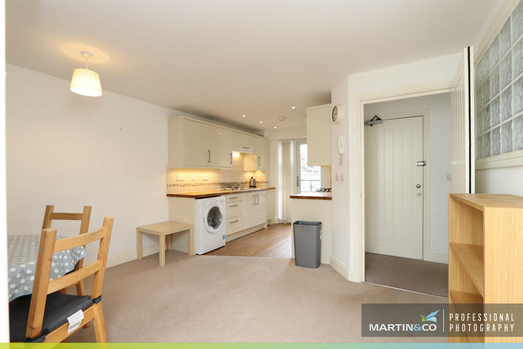 2 bedroom flat for sale in Rhymney Terrace, Cathays, CF24