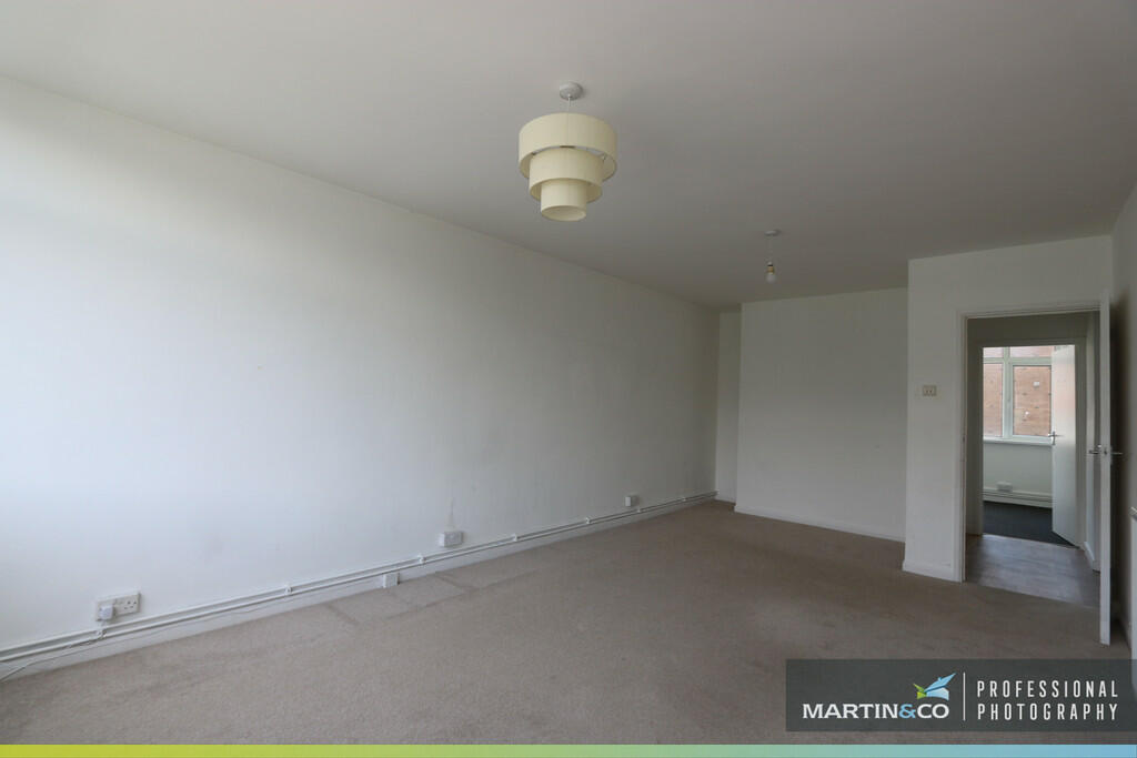 2 bedroom flat for sale in Kennerleigh Road, Rumney, CF3