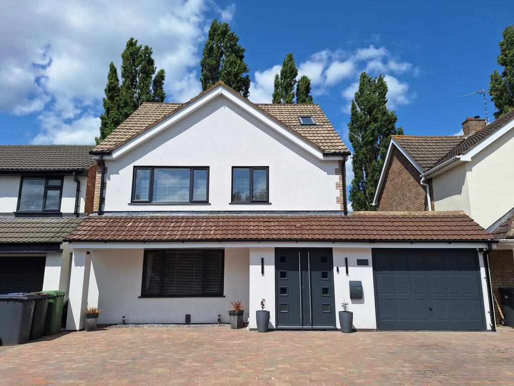 Main image of property: Keswick Close, Nuneaton, CV11 6ER