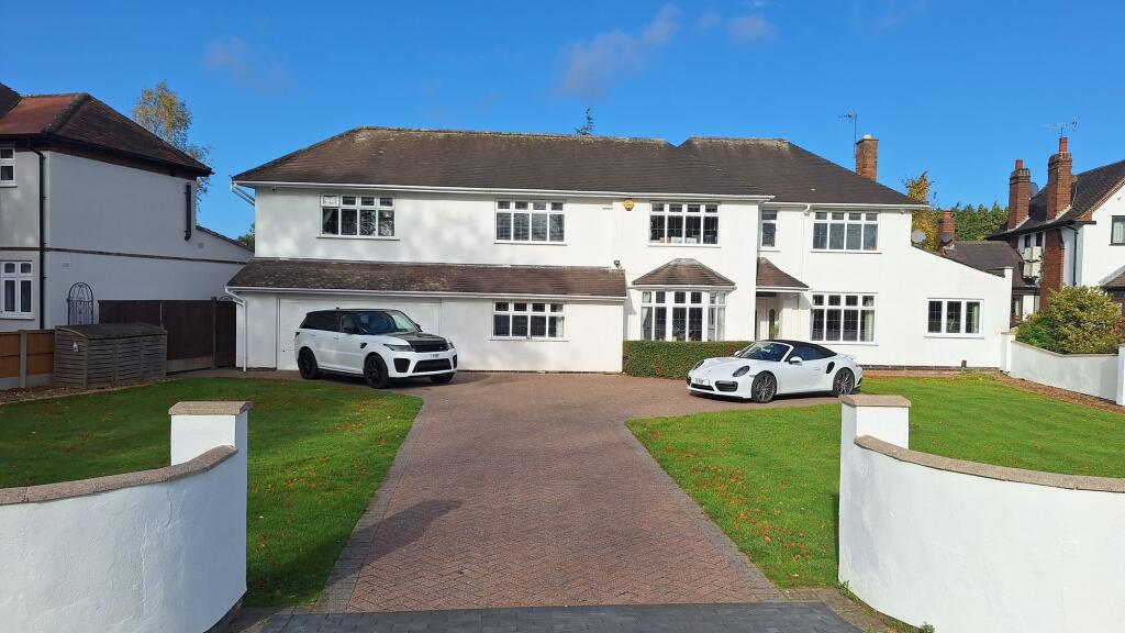 Main image of property: Hinckley Road, Nuneaton, CV11 6LS