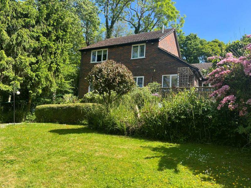 3 bedroom detached house for sale in London Road, Hildenborough, TN11