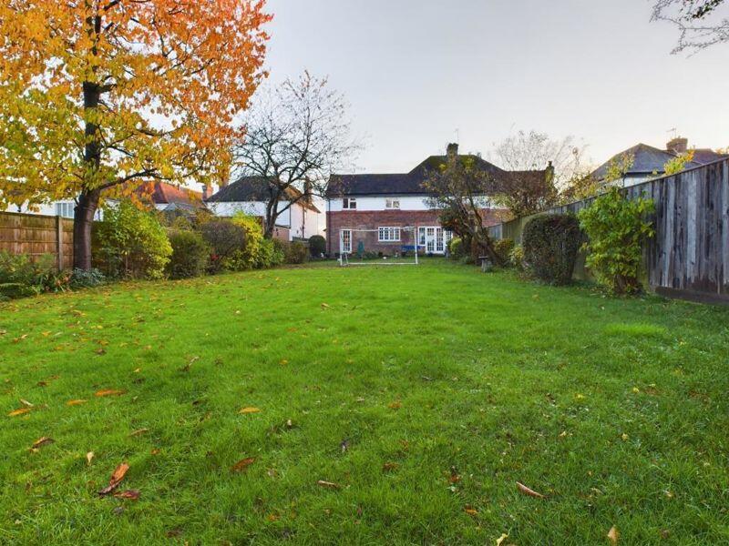 4 bedroom semidetached house for sale in Old Hadlow Road, Tonbridge, TN10