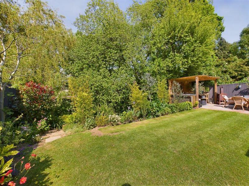 3 bedroom bungalow for sale in Rodney Avenue, Tonbridge, TN10