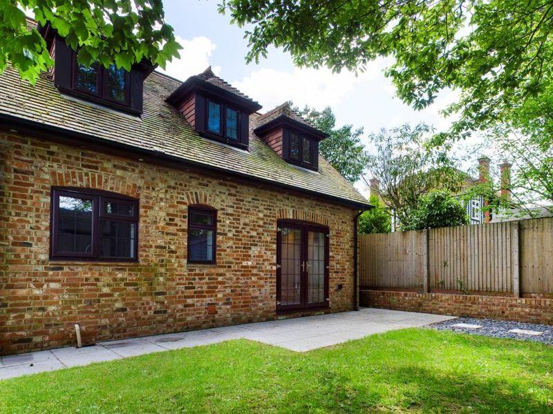 2 bedroom detached house for sale in Henwood Green Road, Pembury, TN2